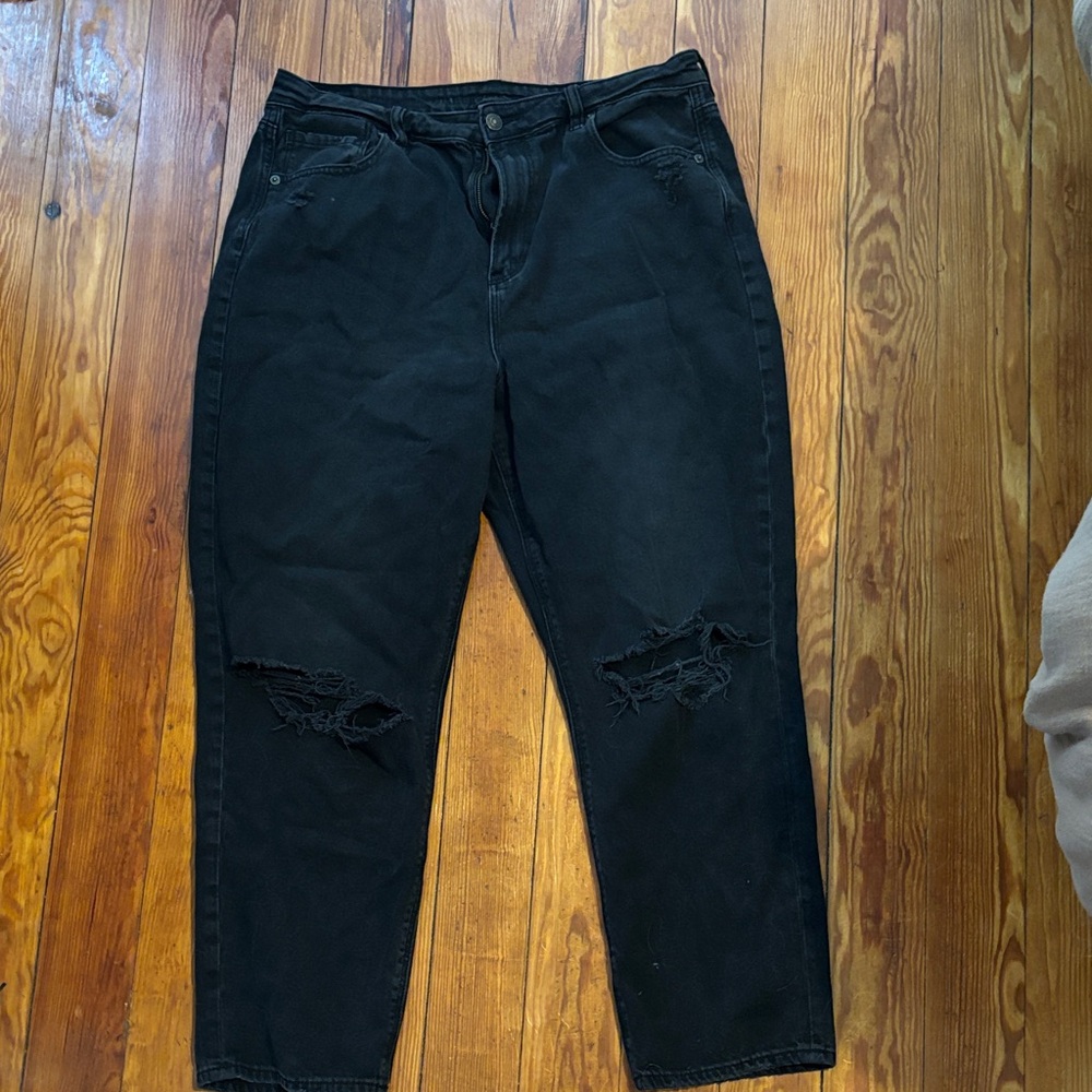 Black Distressed Women’s American Eagle Jeans